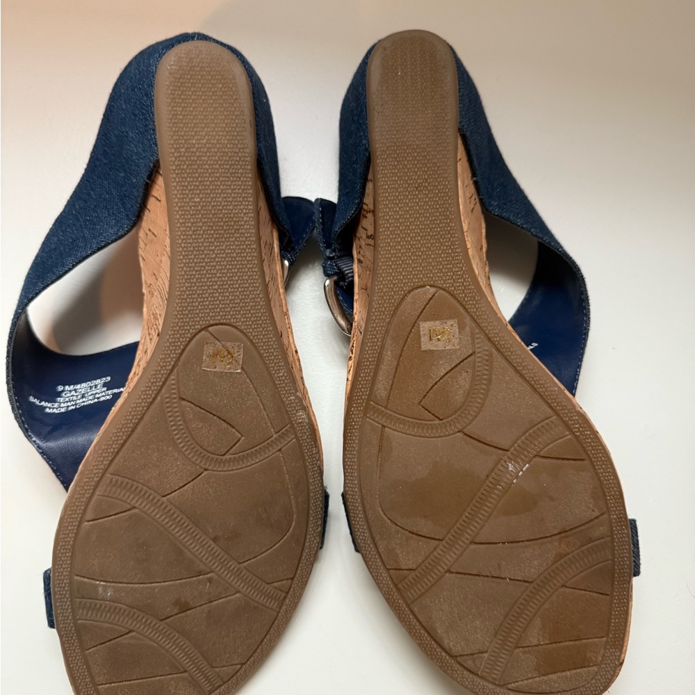Impo Women's Navy Sandals size 9 wedge heal - Picture 3 of 4